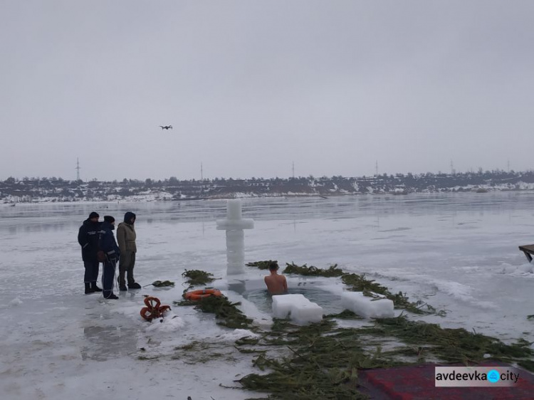 Прифронтовая Авдеевка празднует Крещение (ФОТОРЕПОРТАЖ)