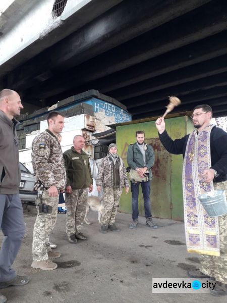 Авдеевские «симики» помогали доставлять воду, игрушки, лекарства и продукты (ФОТО)