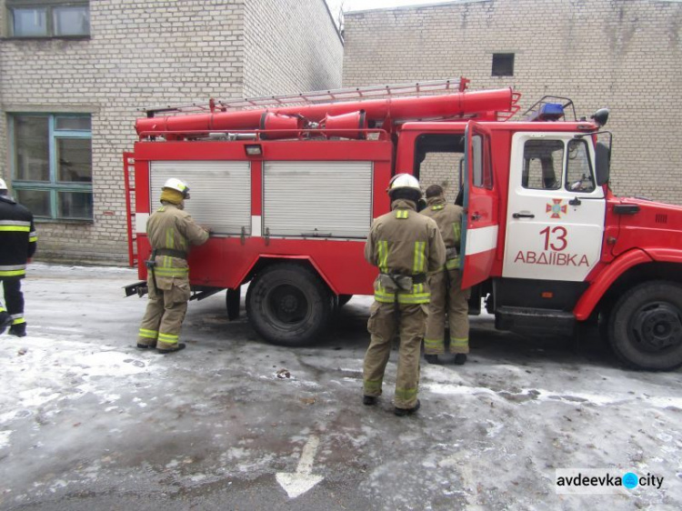 В Авдеевке пожарные проверяют помещения для голосования (ФОТО)