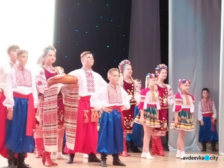 Юмор, подарки и концерт: в Авдеевке масштабно и ярко провели творческий вечер Юрия Сунгурова (ФОТО)