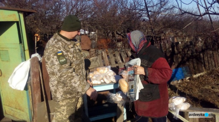 Авдеевские «симики» фиксировали последствия обстрела, а также помогали детям и взрослым (ФОТО)