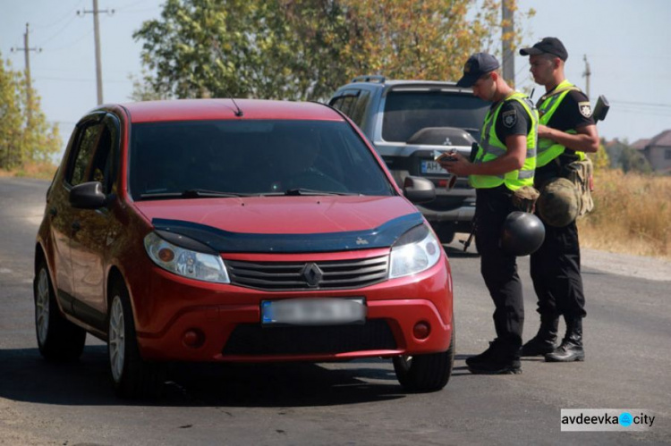 Полицейские задержали на блокпостах на Донетчине свыше 800 пособников боевиков (ФОТО)