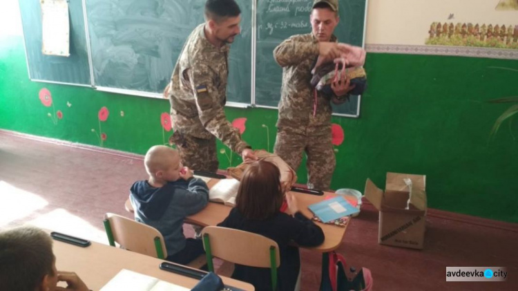 Авдеевские «симики» вручали презенты и принимали поздравления (ФОТО)