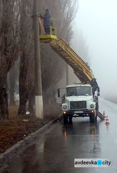 В городе восстановливают наружное освещение