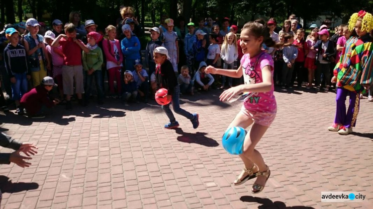 В Авдеевке ярко отмечают День защиты детей (ФОТО)