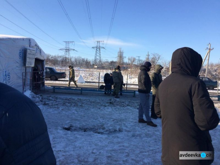 КПВВ «Майорск» глазами нардепа: кошмарные очереди, переохлаждения и врач-переселенец