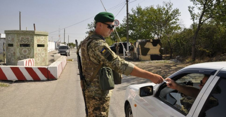 Ситуация на донбасских КПВВ: очереди, реконструкция и гуманитарный груз для ОРДЛО