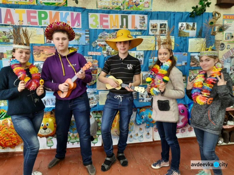 В Авдіївці учні першої школи вирушили у кругосвітню подорож