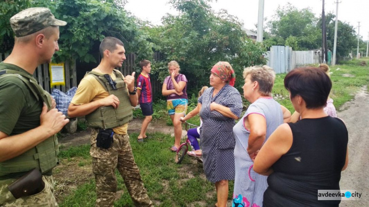 Представители Cimic Avdeevka поддержали жителей Водяного (ФОТО)