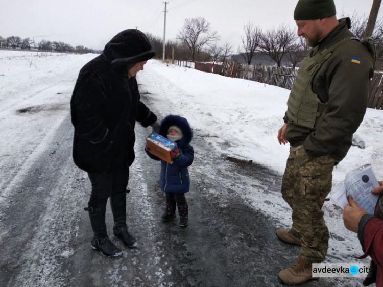 Дети и взрослые получают помощь стараниями авдеевских «симиков» (ФОТО)