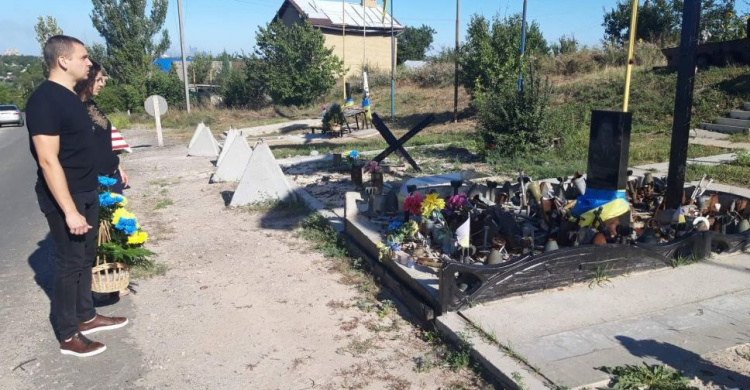 В Авдіївці вшанували пам’ять загиблих борців за свободу та незалежність (ФОТО)