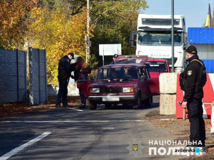 На блокпостах на Донетчине с начала года 145 раз выявляли нелегальное оружие 