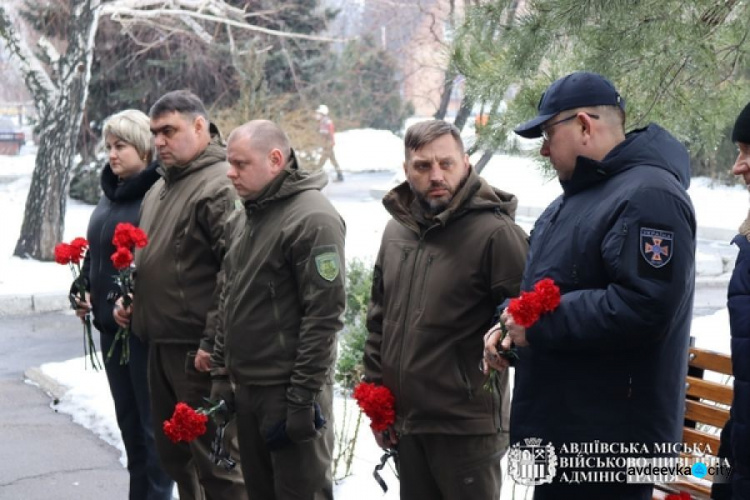 В Авдіївці вшанувала пам’ять воїнів і рятувальників, які загинули під час захисту міста