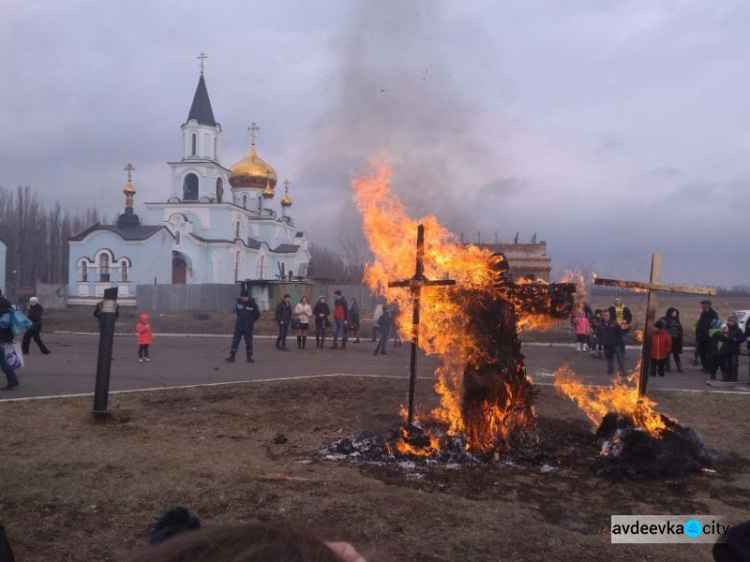 Масленичный разгуляй: Авдеевка весело встречала весну (ФОТОРЕПОРТАЖ)