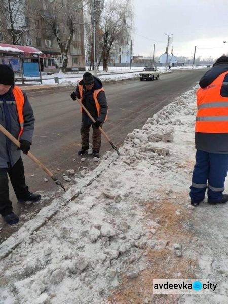 Снегоборьба в Авдеевке (ФОТОФАКТ)