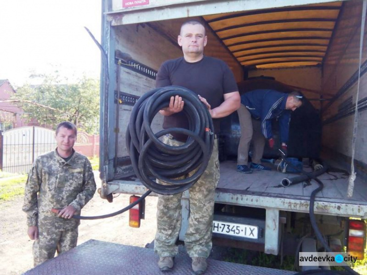 Представители Cimic Avdeevka привезли воду в прифронтовую зону (ФОТО)