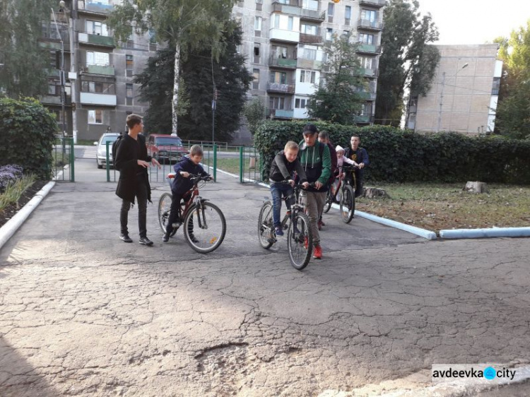 Авдеевские школьники поддержали День без автомобилей (ФОТО)