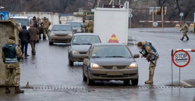 Сводка нарушений на КПВВ у линии разграничения: взятки и незаконный провоз товара