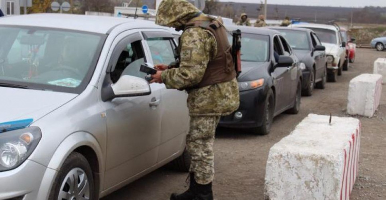 Датчики, подделка, взятка: на КПВВ у линии разграничения зафиксированы многочисленные нарушения