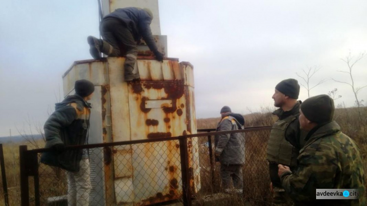 Авдеевские «симики» доставили подарки детям и военным, а также помогли вернуть свет (ФОТО)