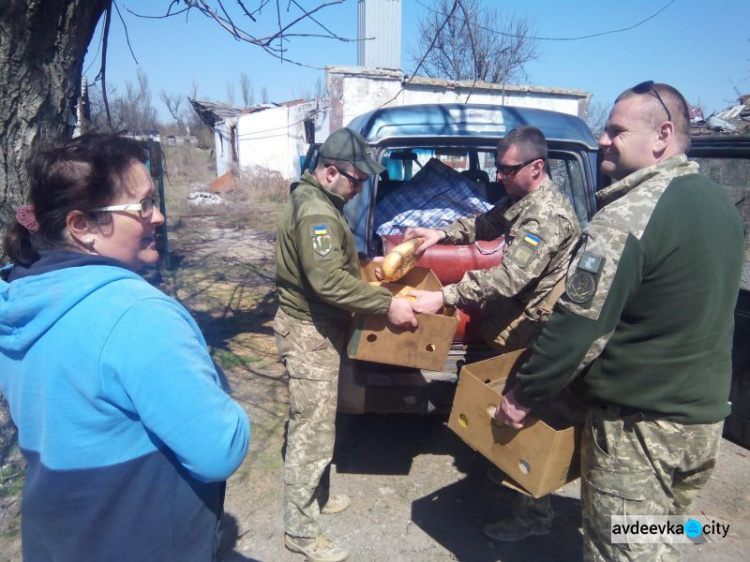 Офицеры Cimic Avdeevka доставили помощь в опасное место (ФОТО)