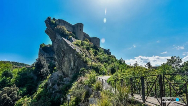 В Италии сдают в аренду замок за $100 (ФОТО)