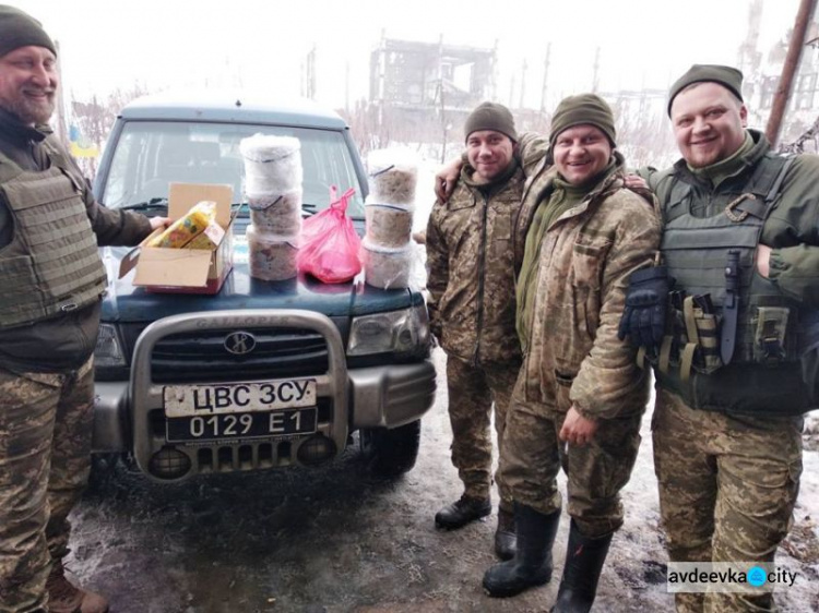  Авдеевские "симики" отчитались: подарки и радость детям и военным доставлены (ФОТО)