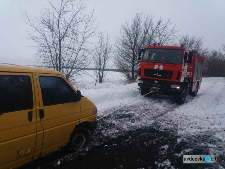 Спасатели Донетчины бросили в бой со снегом БАТ-2 (ФОТО + ВИДЕО)