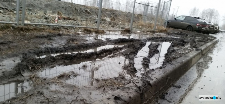 Безответственные авдеевские водители развозят грязь по всему городу