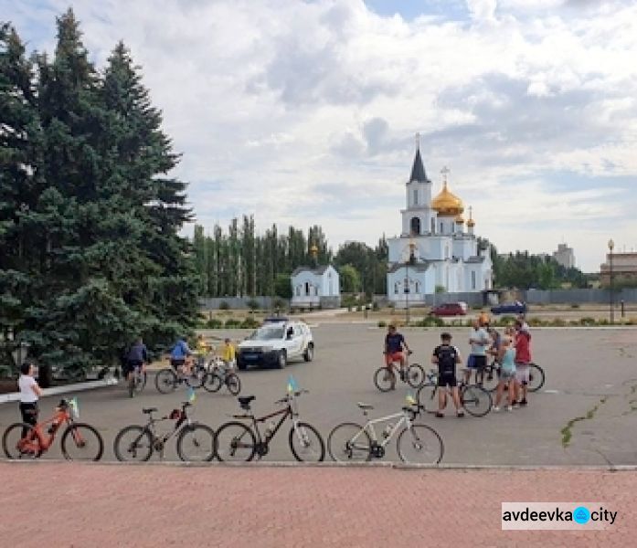 В Авдеевке прошел велопробег по улицам родного города