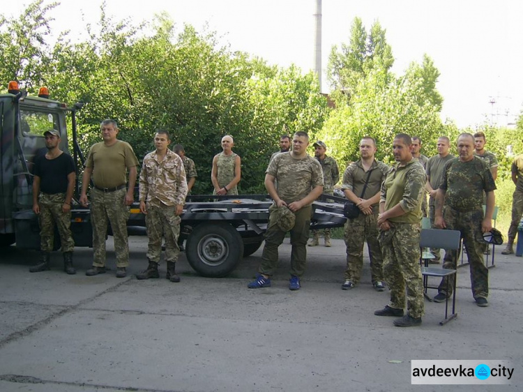 Боевой дух украинским военным в Авдеевке поднимал творческий десант артистов (ФОТО)