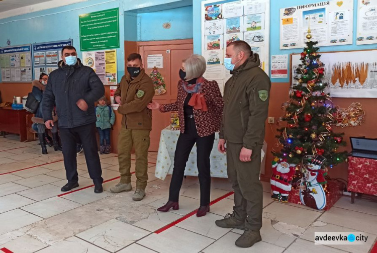 В Авдеевке детвора к Новому году получила сладкие подарки от ВГА (ФОТО)