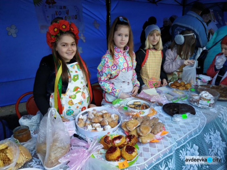 Масленичный разгуляй: Авдеевка весело встречала весну (ФОТОРЕПОРТАЖ)