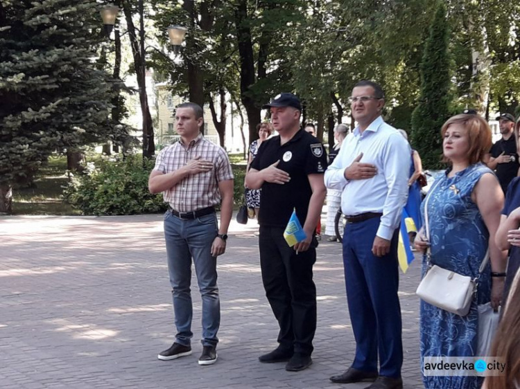 В Авдіївці співали, танцювали, нагороджували та віддавали шану захисникам: фотозвіт