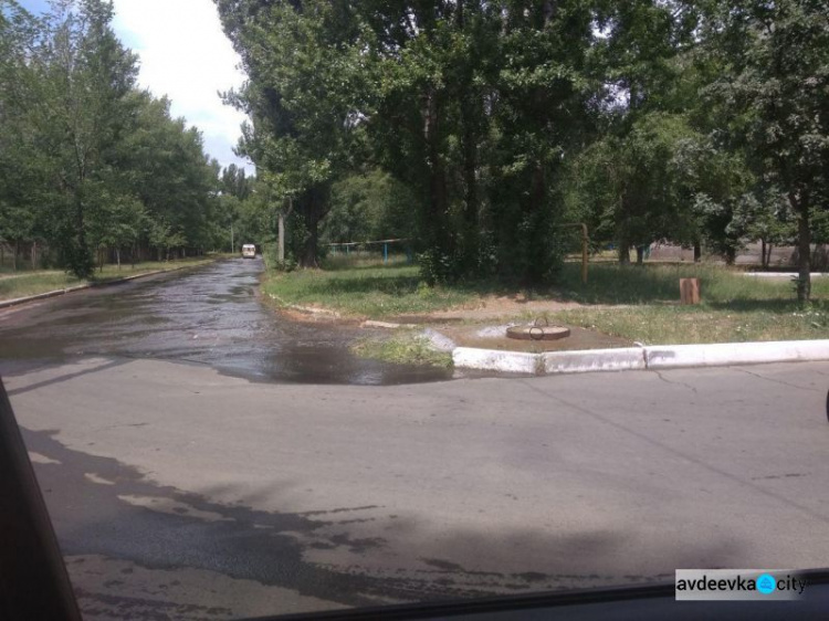 Фонтаны воды из люков Авдеевки - это не порывы (ФОТО)