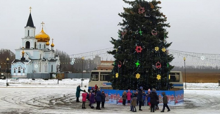 Авдеевцев приглашают стать участниками онлайн конкурса "Фото с чудо-елкой на ДК ТиС"