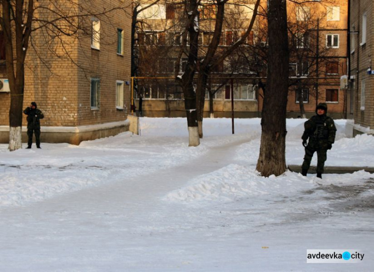 В Авдеевке провели спецоперацию: появились фото освобождения человека