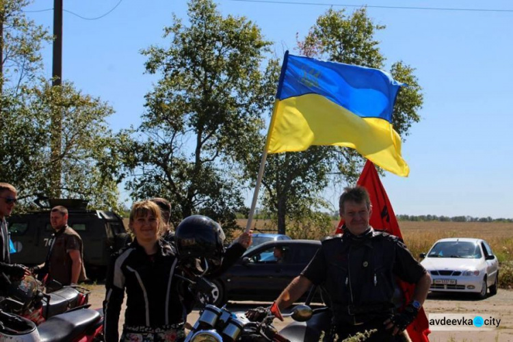 Авдеевка и Торецк провели символическую акцию единения: фоторепортаж