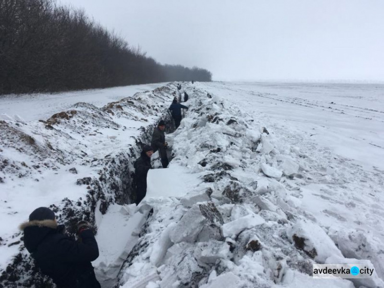 Как коммунальщики Авдеевки «отрывали» газ: фоторепортаж