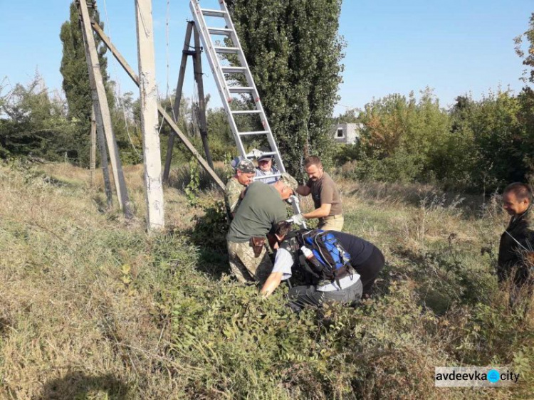 Авдеевские симики возвращали свет и развозили помощь (ФОТО)