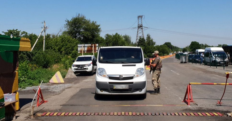 Динамичный поток:  самые большие автоочереди на линии разграничения скопились на "Новотроицком"