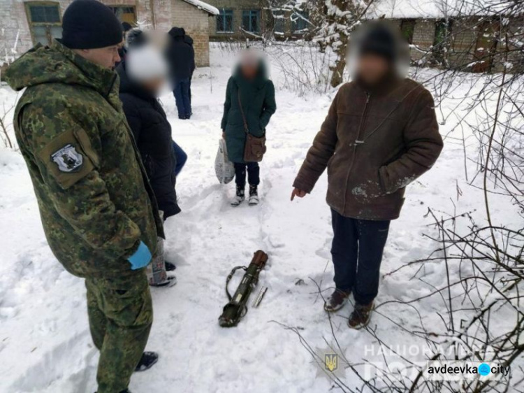 Житель Авдеевки добровольно сдал полицейским противотанковый гранатомет