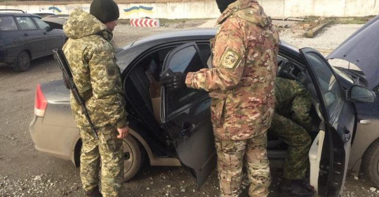 На КПВВ задержали опасное устройство (ФОТО + ВИДЕО)