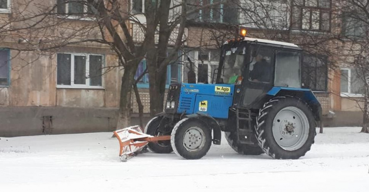 Коммунальщики Авдеевки вышли на борьбу с непогодой: фоторепортаж