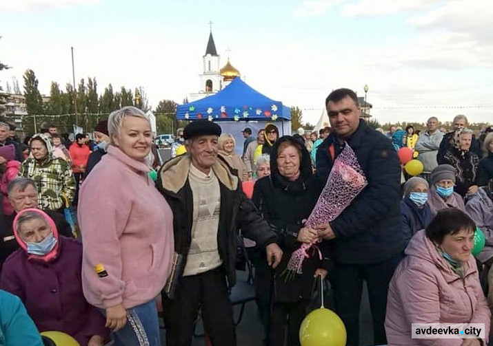 Рік тому у День людей похилого віку в Авдіївці вперше провели яскравий фестиваль «Ретро NEW осінь»: як це було