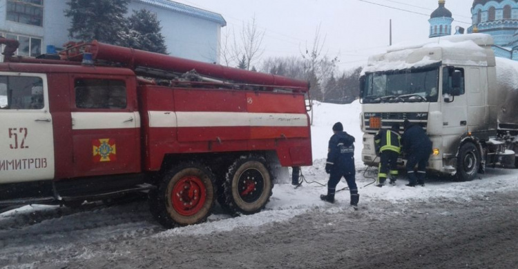 На Донетчине спасают заложников снегопада: появилось видео