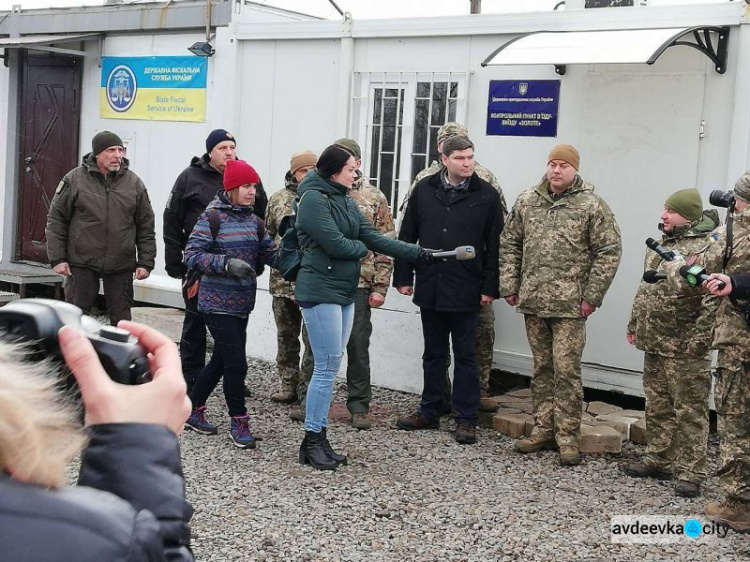 Донбасское открытие, которого не было: что происходит с КПВВ «Золотое» (ФОТО + ВИДЕО)