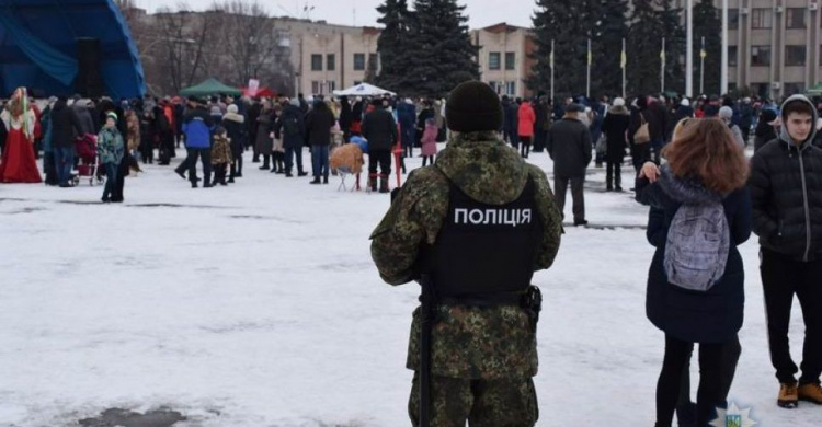 Более 7 тысяч человек массово праздновали Масленицу на подконтрольной части Донетчины (ФОТО)