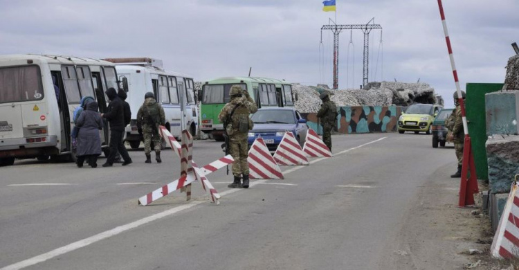 Сводка с донбасских КПВВ от СММ: важное открытие и сотни авто в очередях