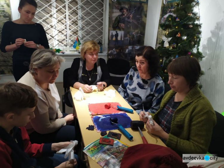 Три цікаві майстер-класи і лекція: в Авдіївці відбувся захід "Бути жінкою" (ФОТО)